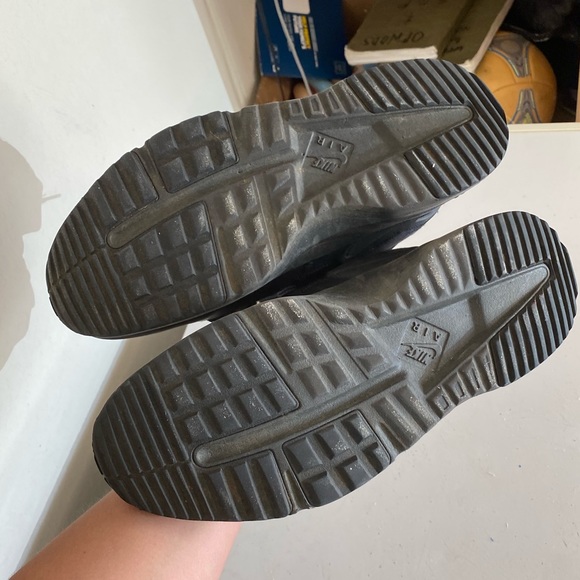 Black Nike Hurache - Picture 2 of 4